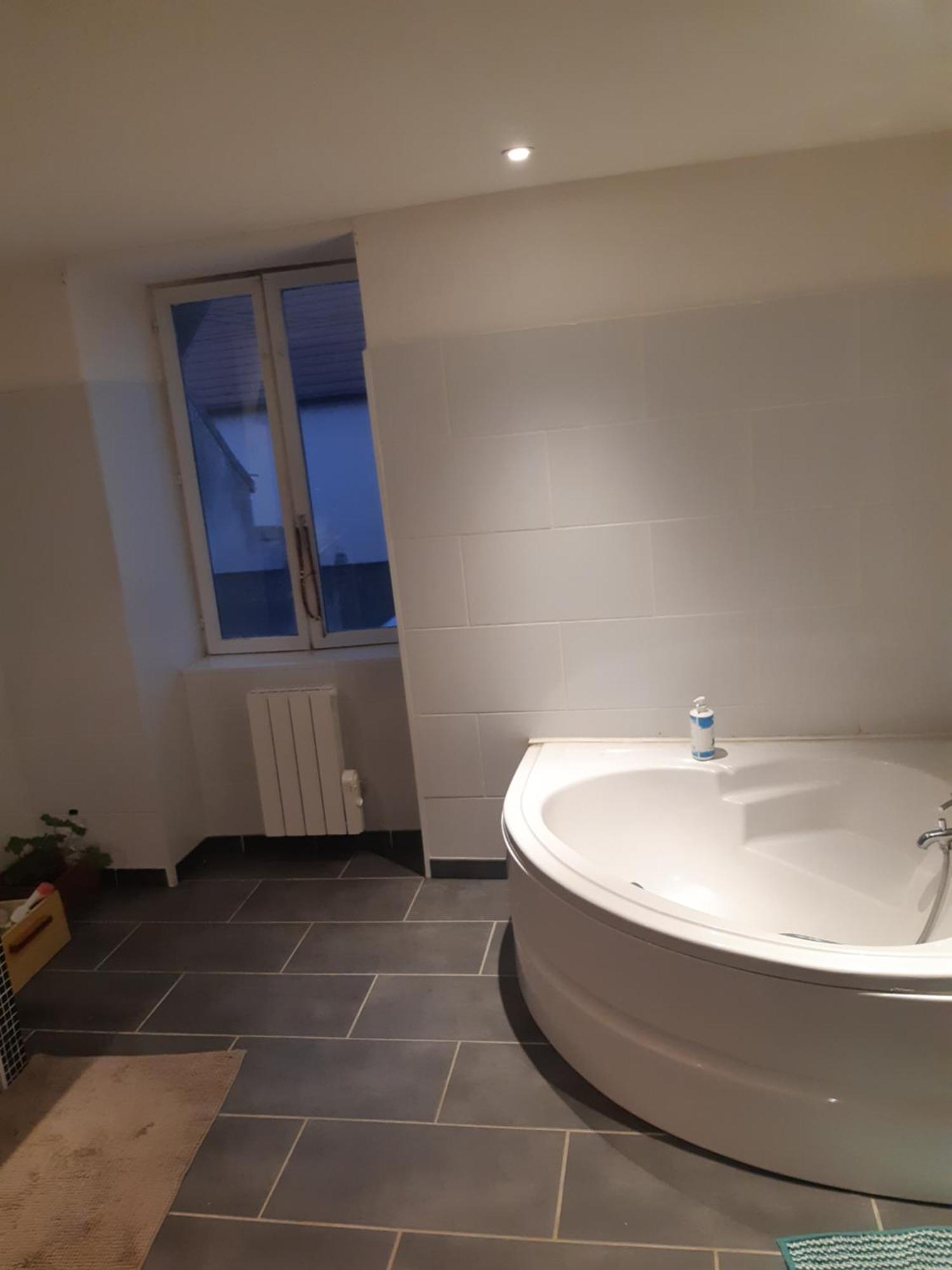 Hotel Chic Et Relax Familial Montmarault Esterno foto